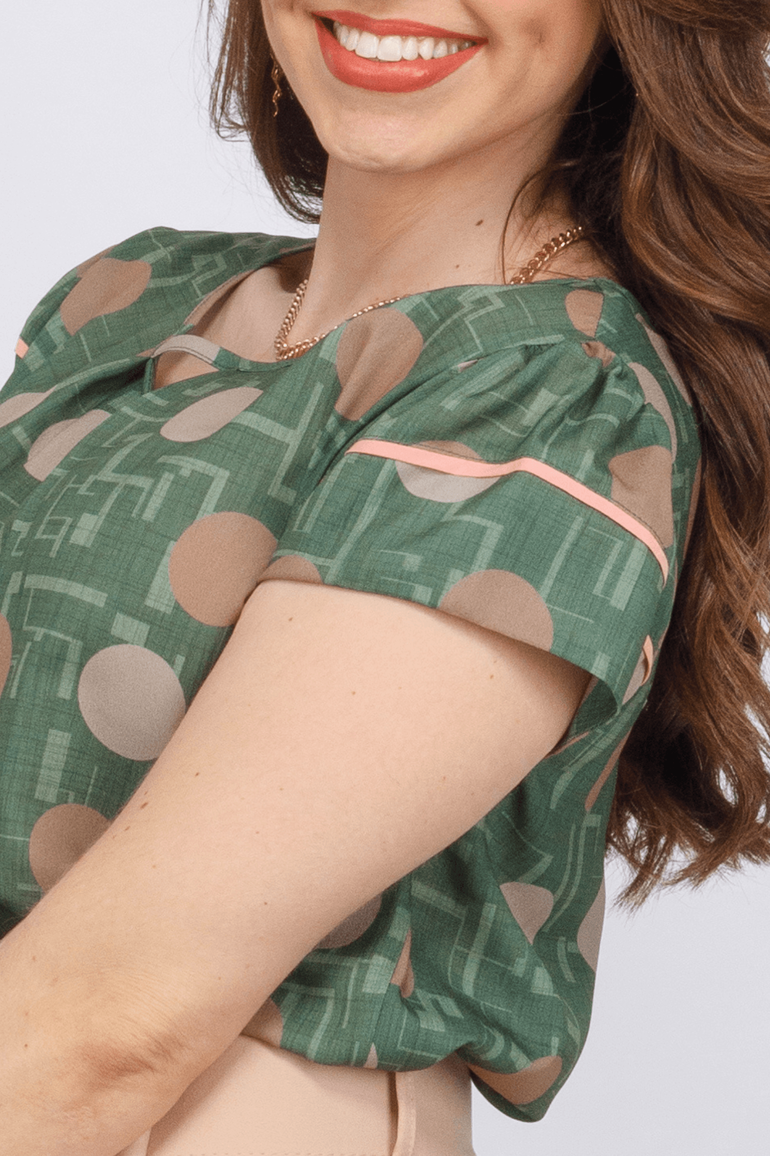 Blusa Manga Curta Abertura Colo Isabela Estampada Verde Poá - imporium