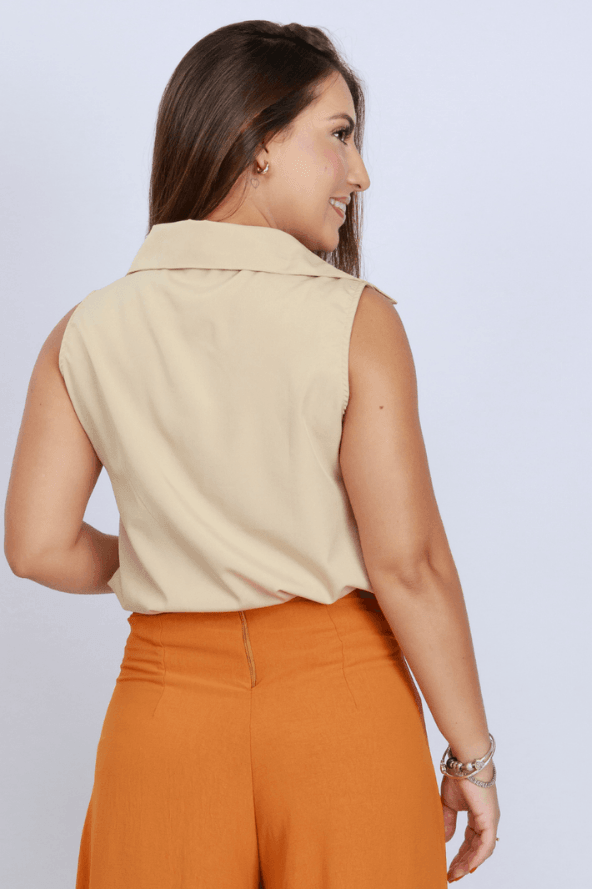 Blusa Regata Lisa Detalhe Gola Debora Bege - imporium