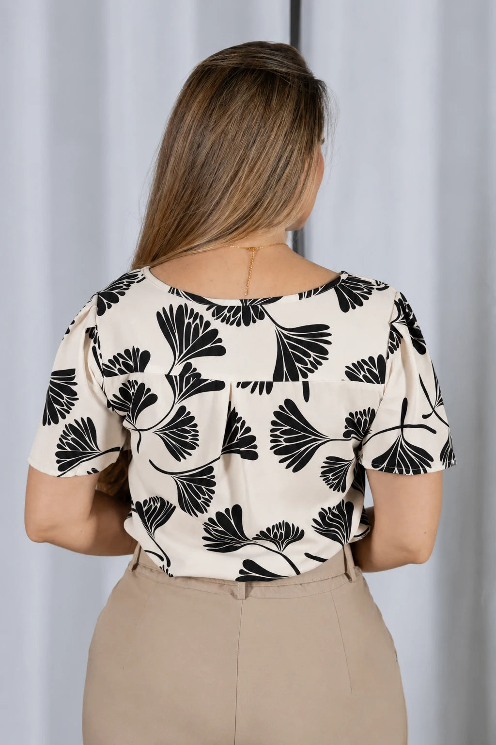 Blusa Crepe Classic que Não Amassa Cassandra Preta