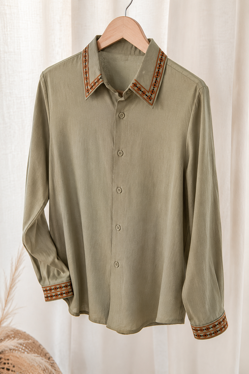 Camisa em Visco com Bordado Delicado Cátia Verde