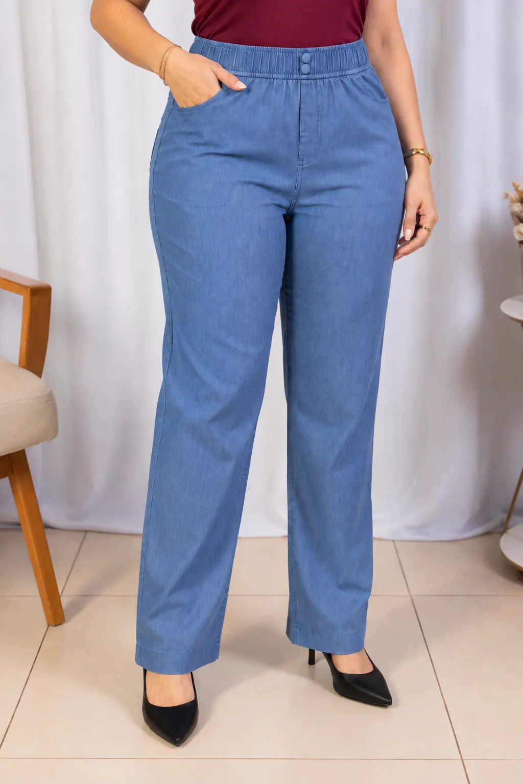 Calça Corte Reto em Chambray com Detalhe de Botões Célia Azul