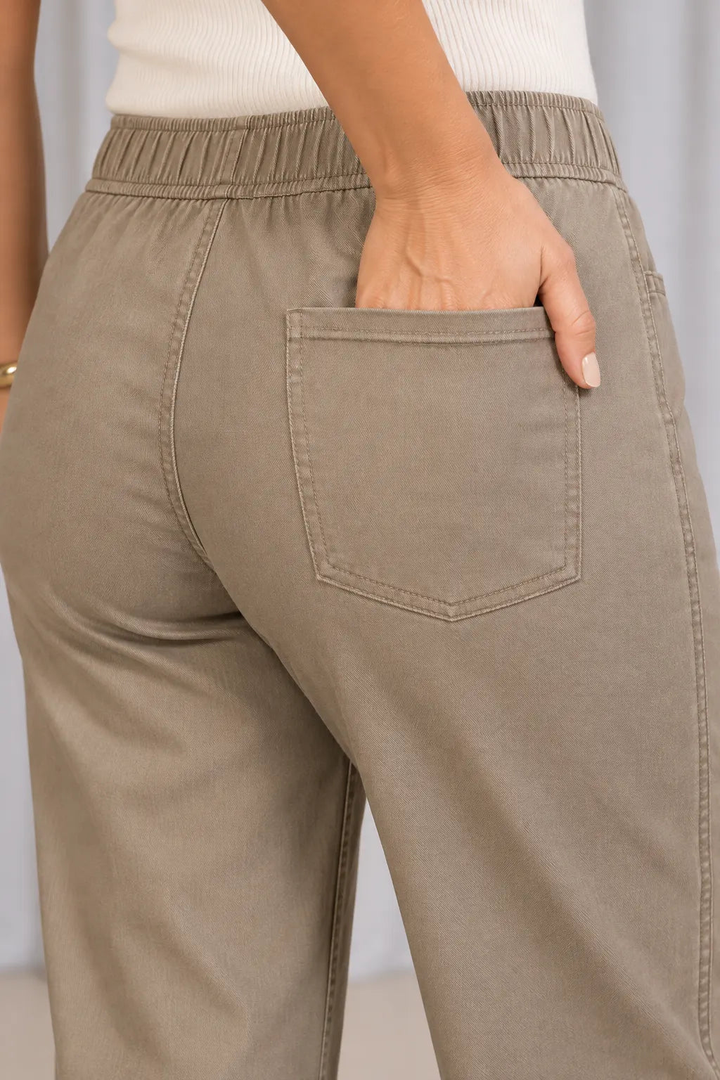 Calça Corte Reto em Chambray com Detalhe de Botões Célia Caqui