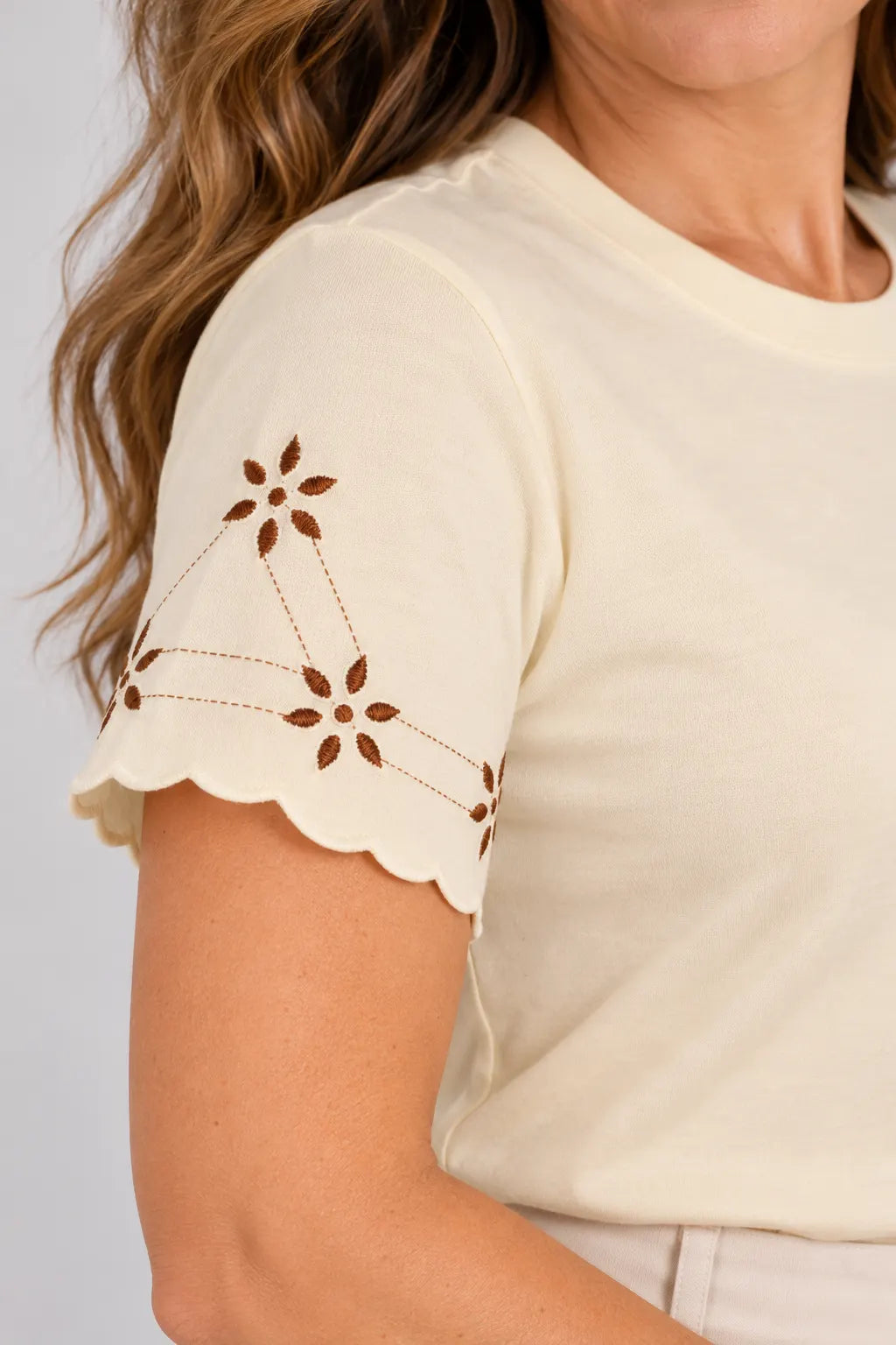 Blusa Manga Curta Em Cotton Lycra Manga Bordada Cora Creme