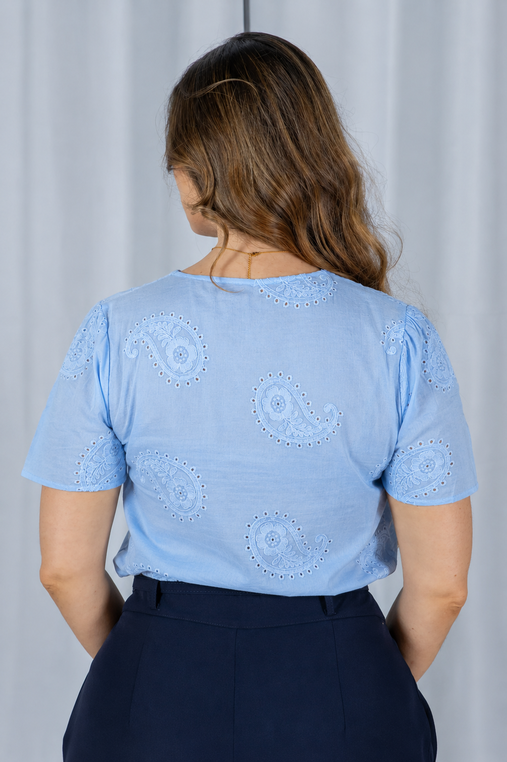 Blusa Laise com Decote V Emanuelle Azul - frente principal