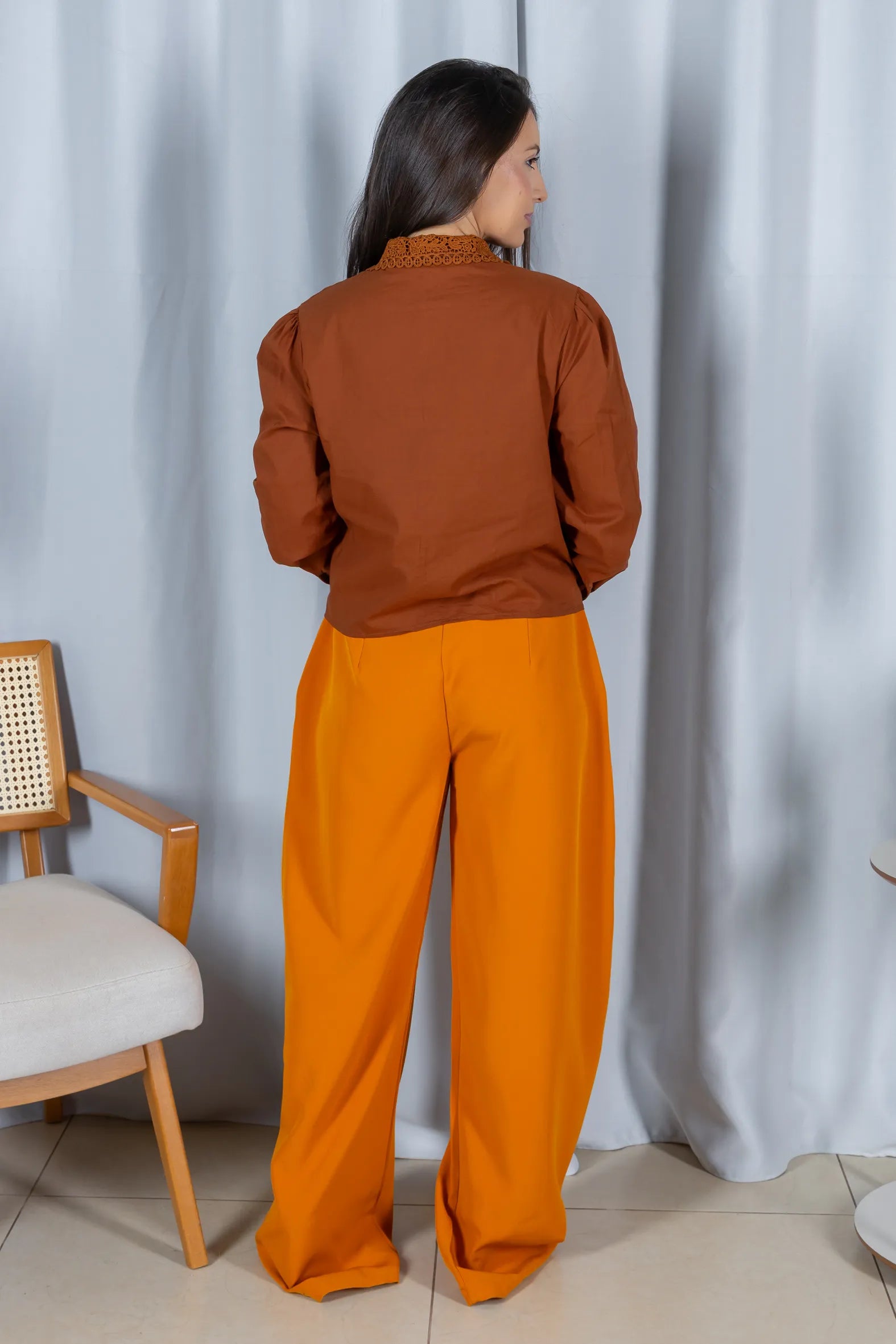 Camisa em Laise com Detalhes em Renda Marina Marrom