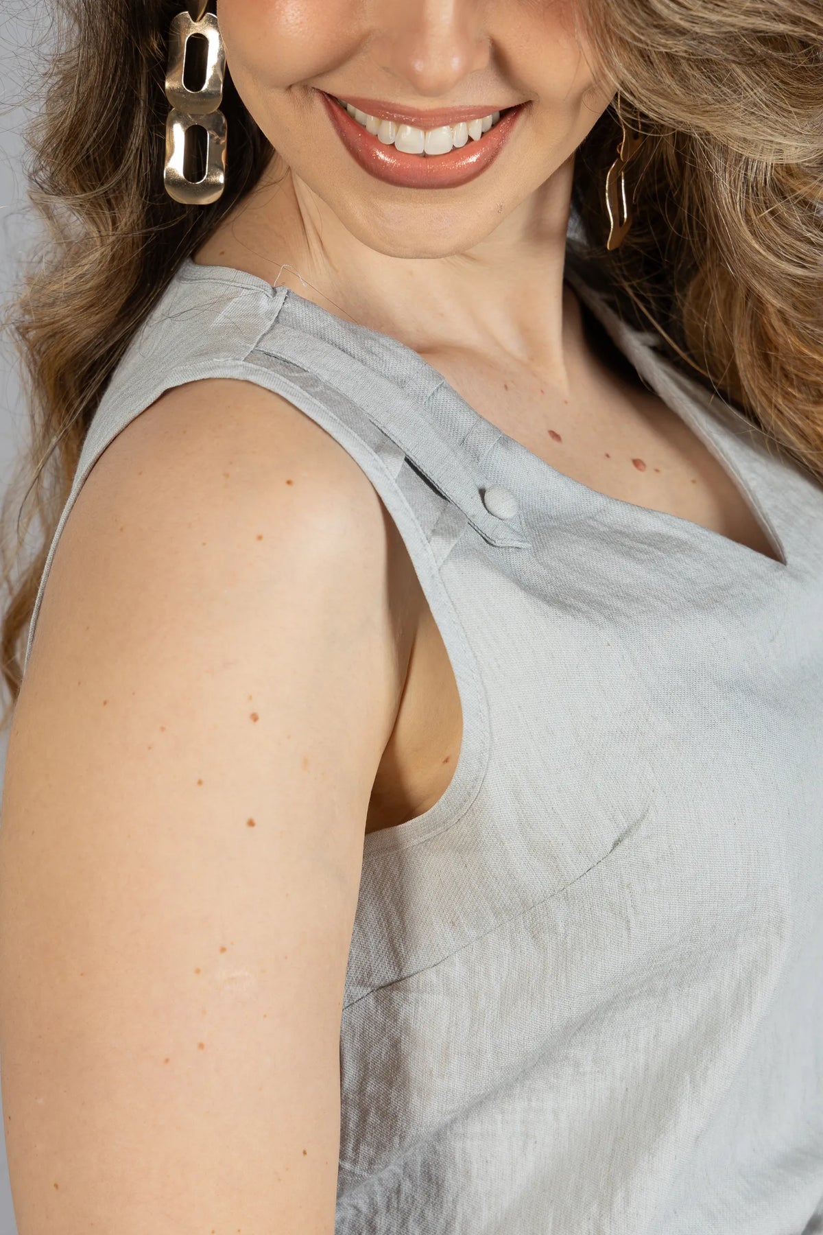 Blusa Regata Em poli-linho Caroline Cinza - adicional 5