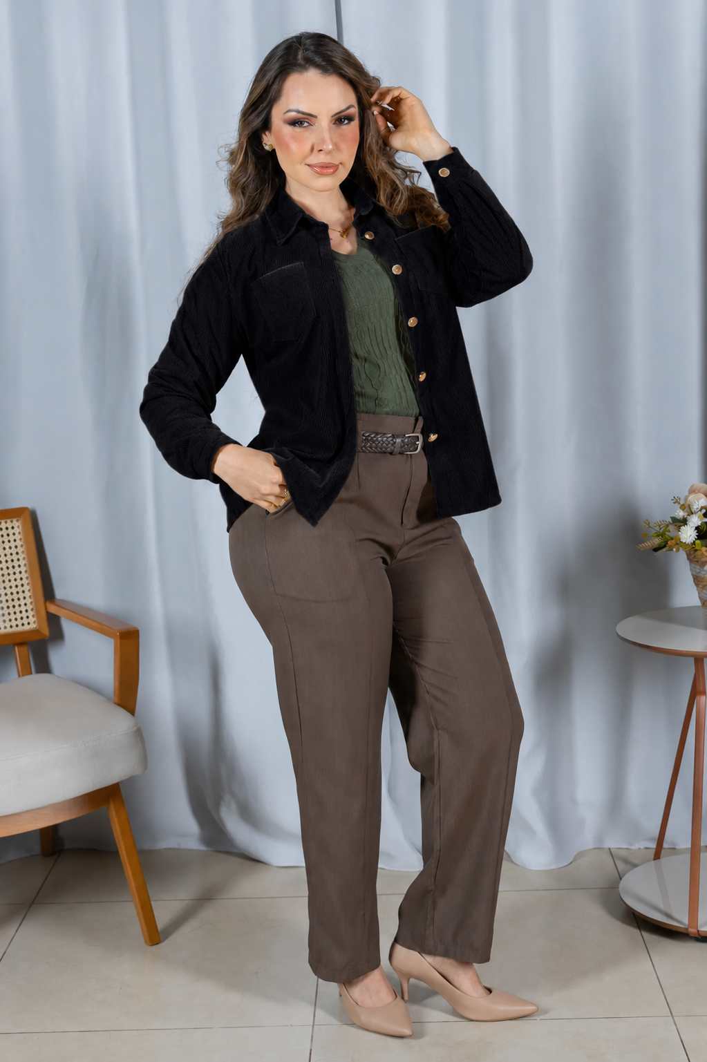 Camisa Cotelê com Bolsos Zoey Preta