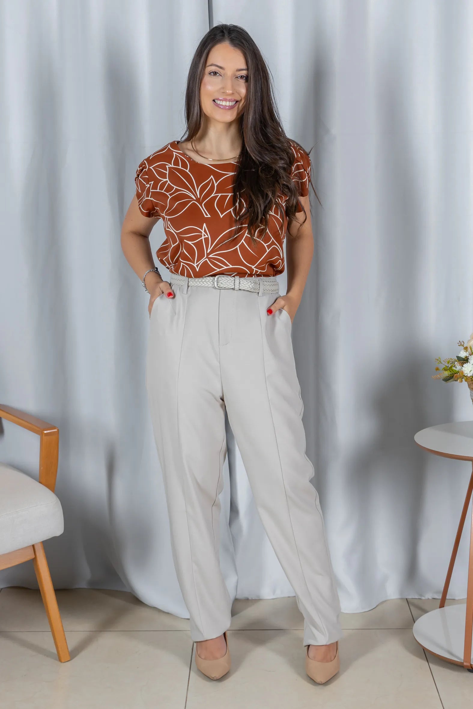 Blusa Estampada com Manga Transpassada Suelen Marrom - detalhe principal