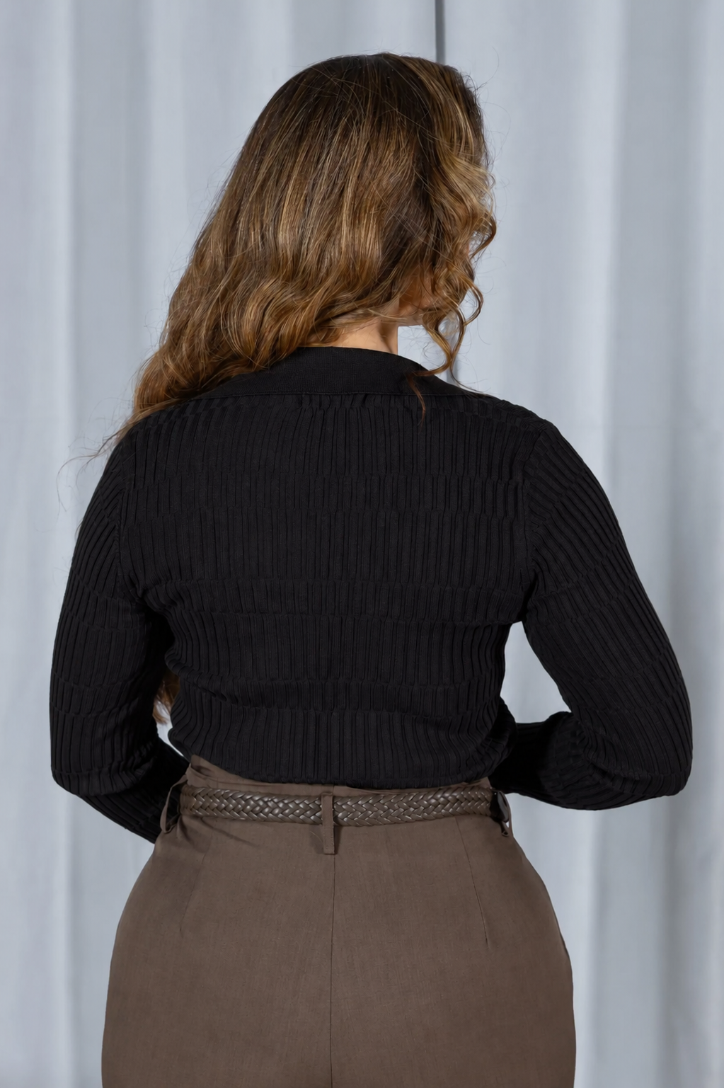 Tricot Modal Leve Decote V Stella Preto