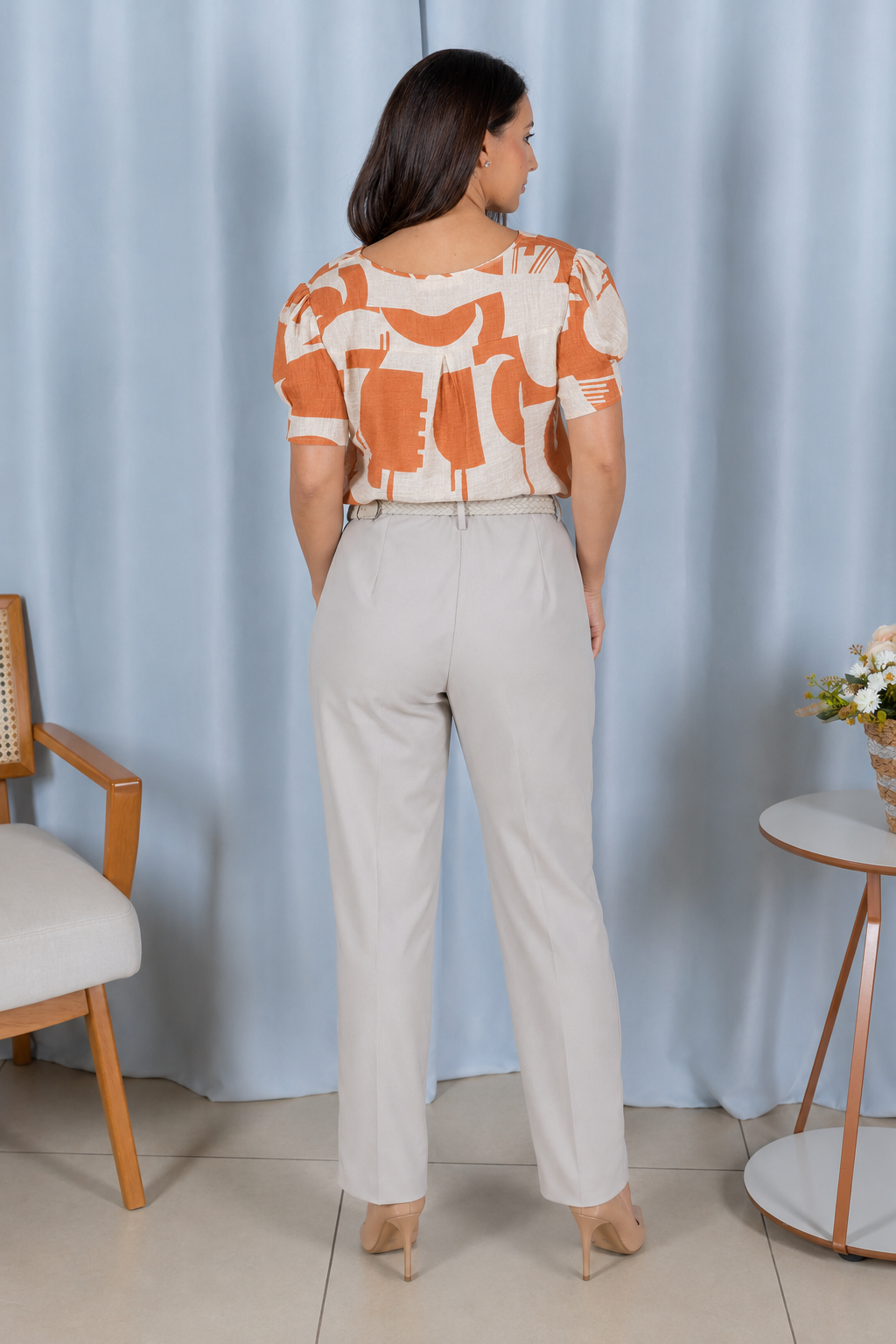 Blusa Estampada Leve com Decote "V" Mônica Coral