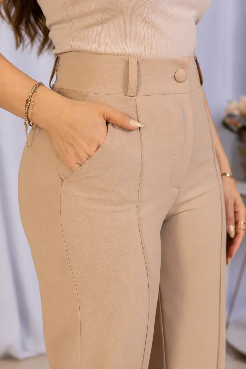 Calça Corte Reto em Crepe Confort Juliane Bege