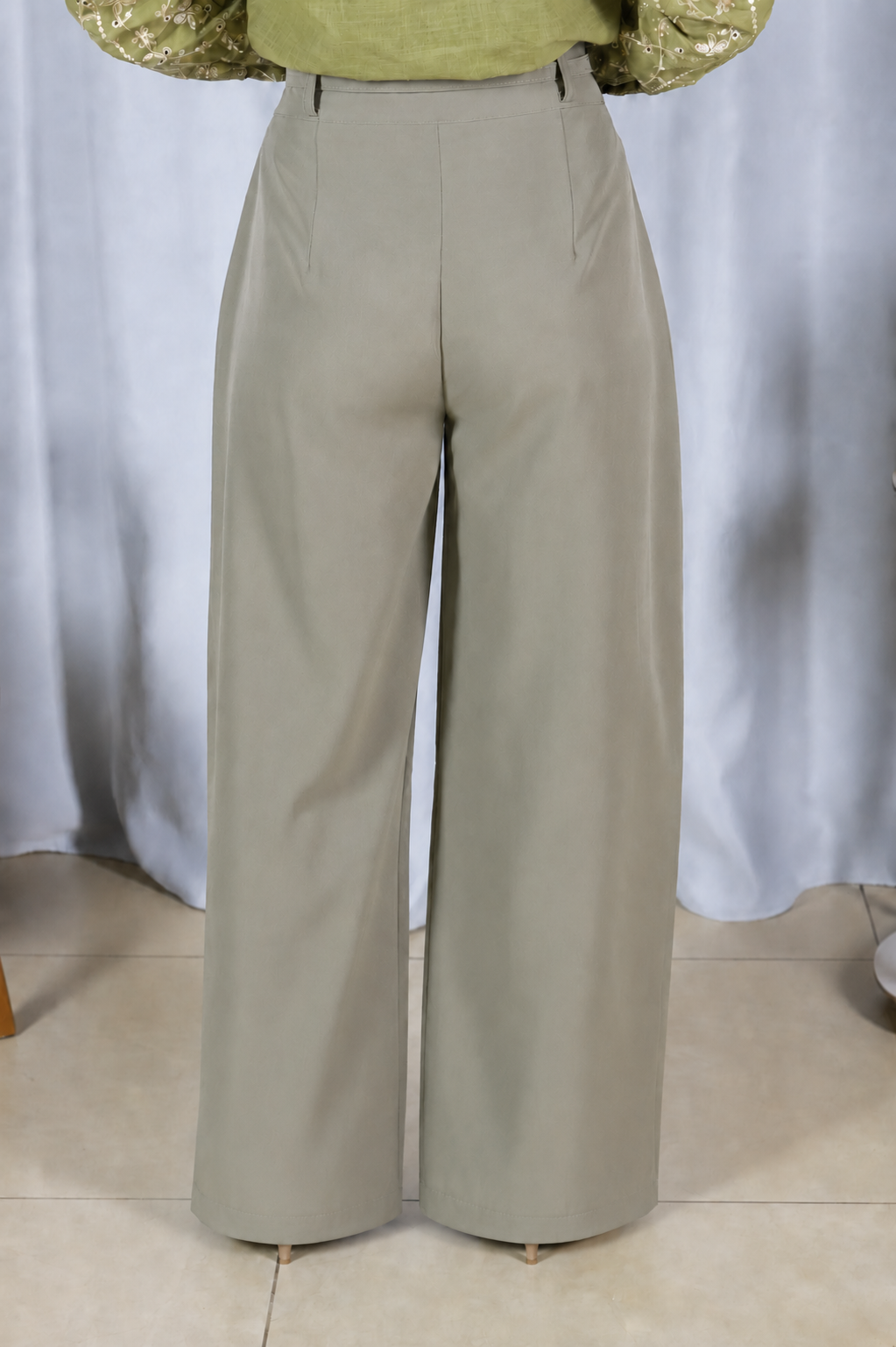 Calça Pantalona que Alonga a Silhueta Luiza Verde