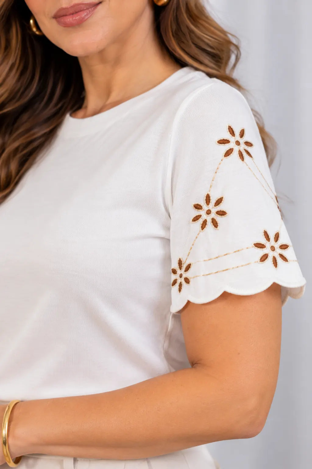Blusa Manga Curta Em Cotton Lycra Manga Bordada Cora Branca