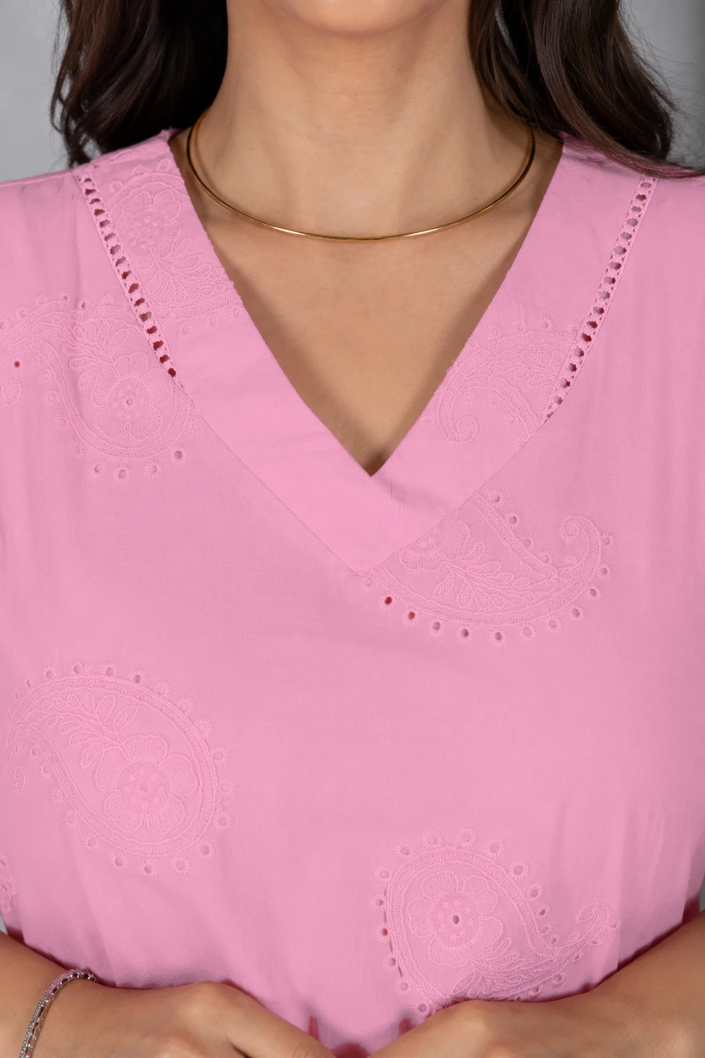 Blusa Laise com Decote V Emanuelle Rosa - variação frente