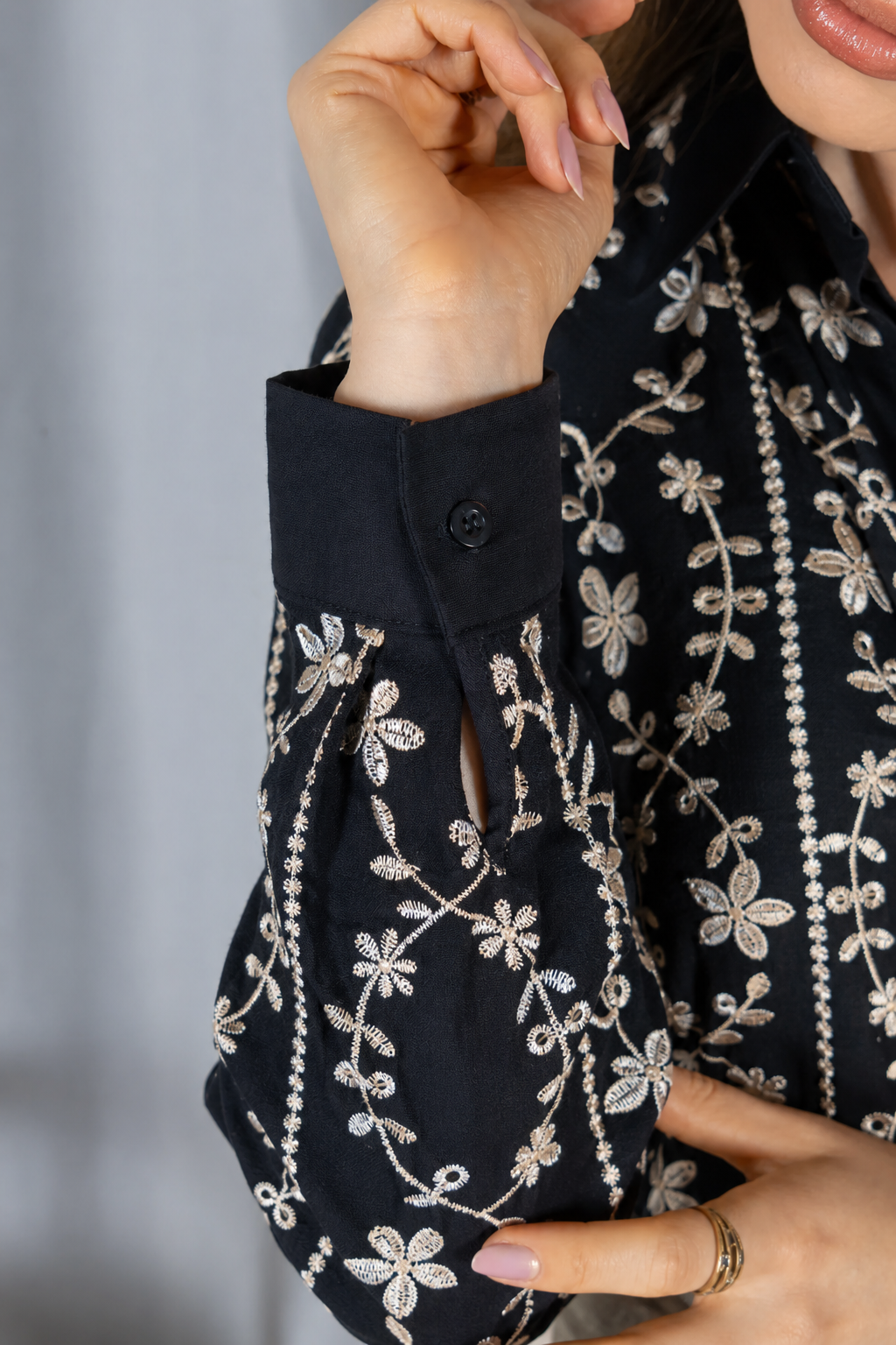 Camisa Laise Atemporal Maitê Preta