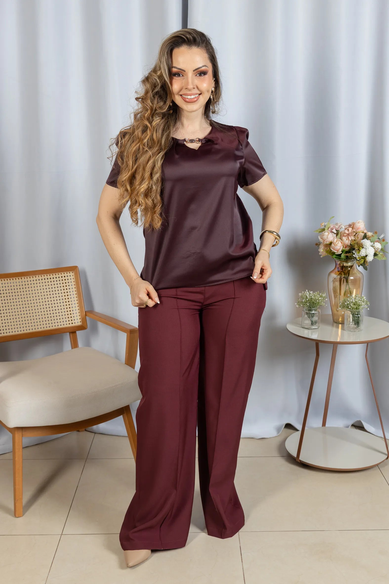 Blusa Manga Curta Poly Silk Detalhe Colo Lauane Roxa - frente
