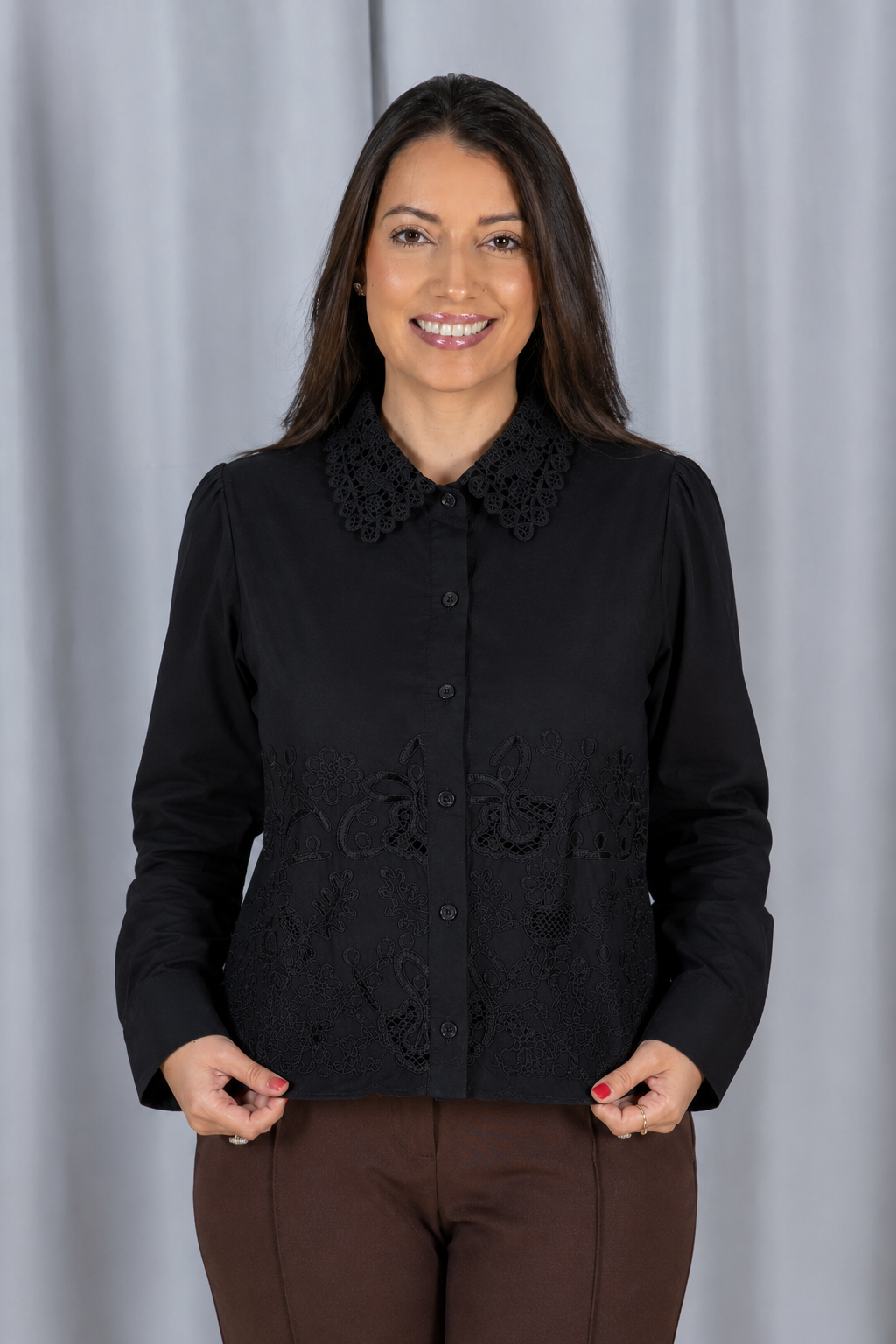 Camisa em Laise com Detalhes em Renda Marina Preta