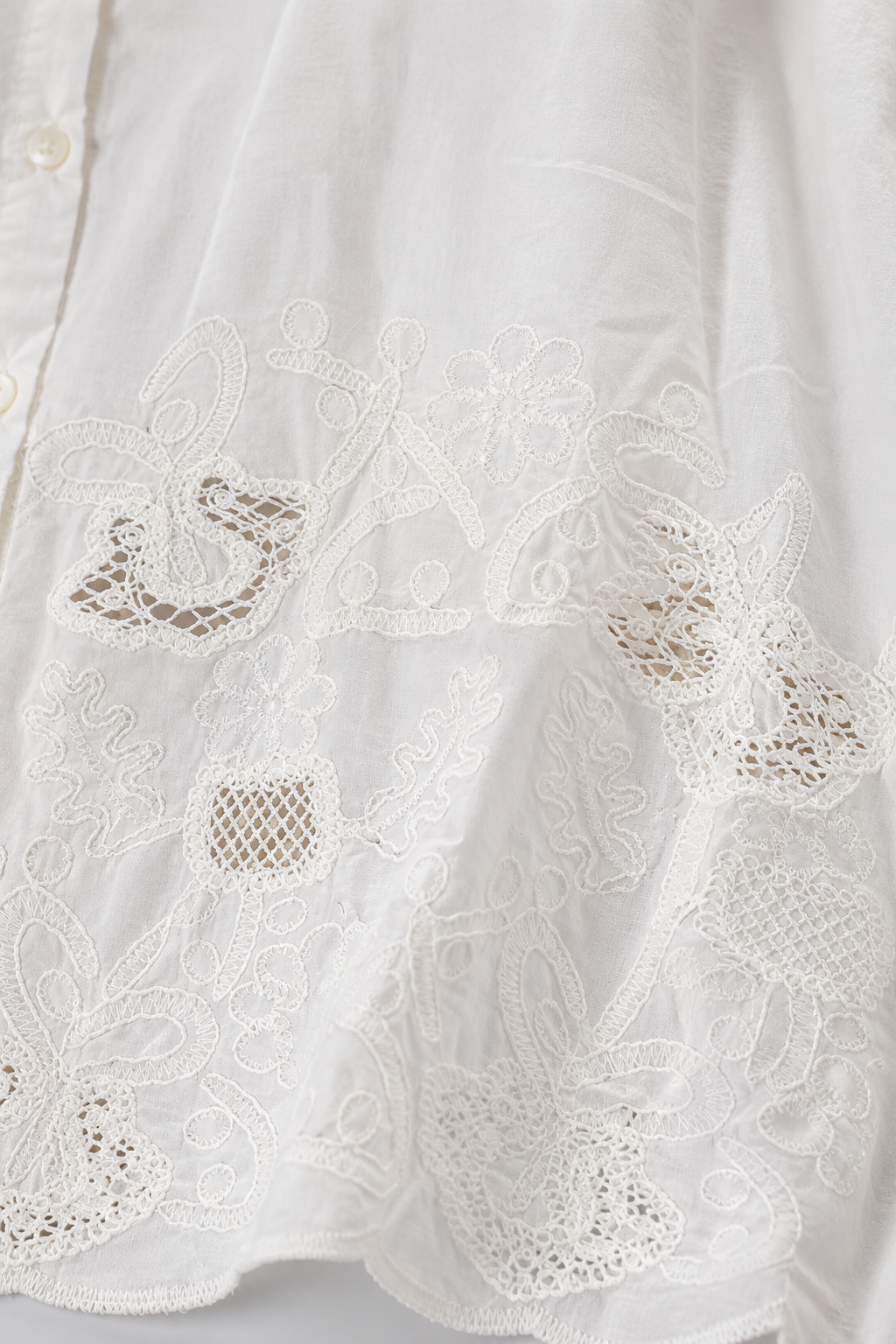 Camisa em Laise com Detalhes em Renda Marina Branca