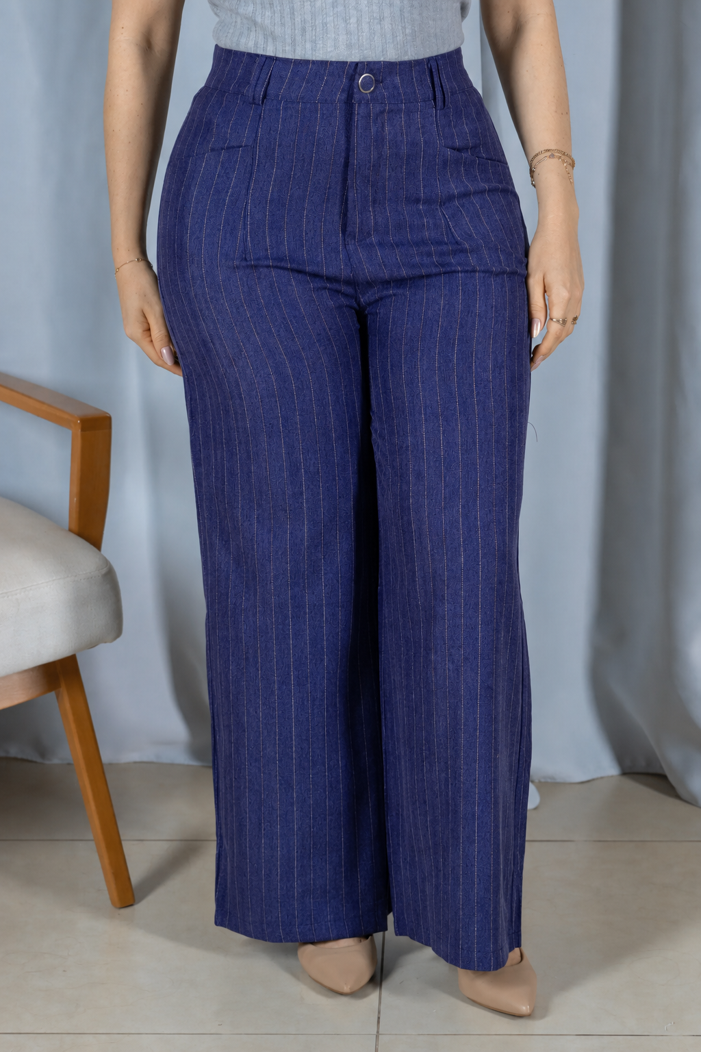 Calça Reta Elegante Risca de Giz Luara Azul Marinho