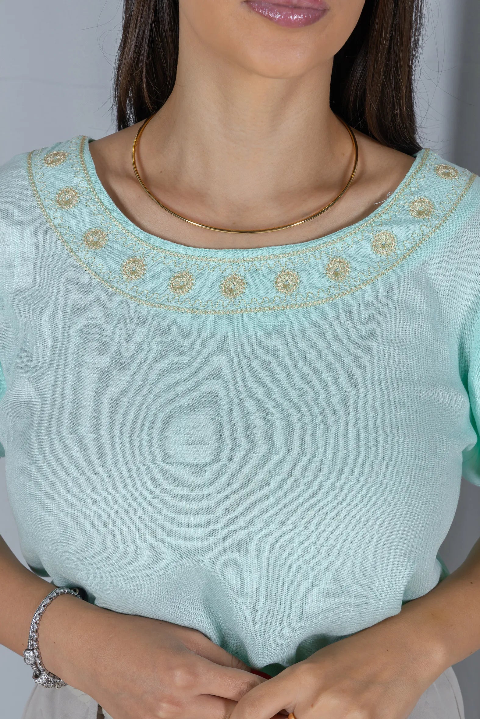 Blusa Manga Curta Transpassada com Bordado Delicado Selma Verde