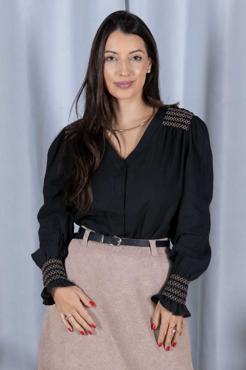 Blusa Cotton Visco com Bordado Artesanal Daiane Preta - detalhe