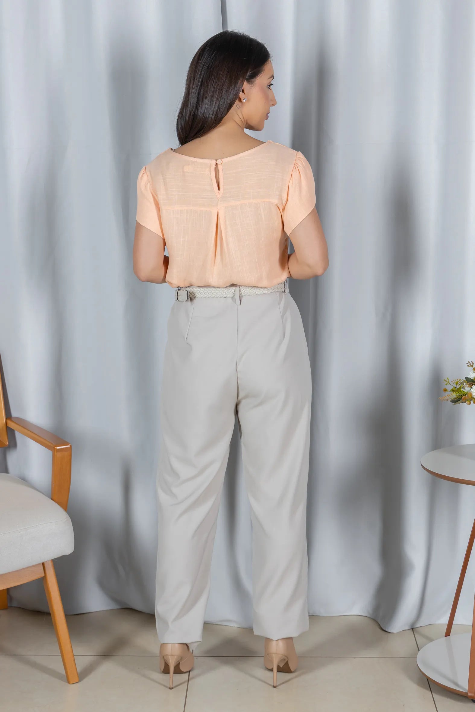 Blusa Manga Curta Transpassada com Bordado Delicado Selma Rosa