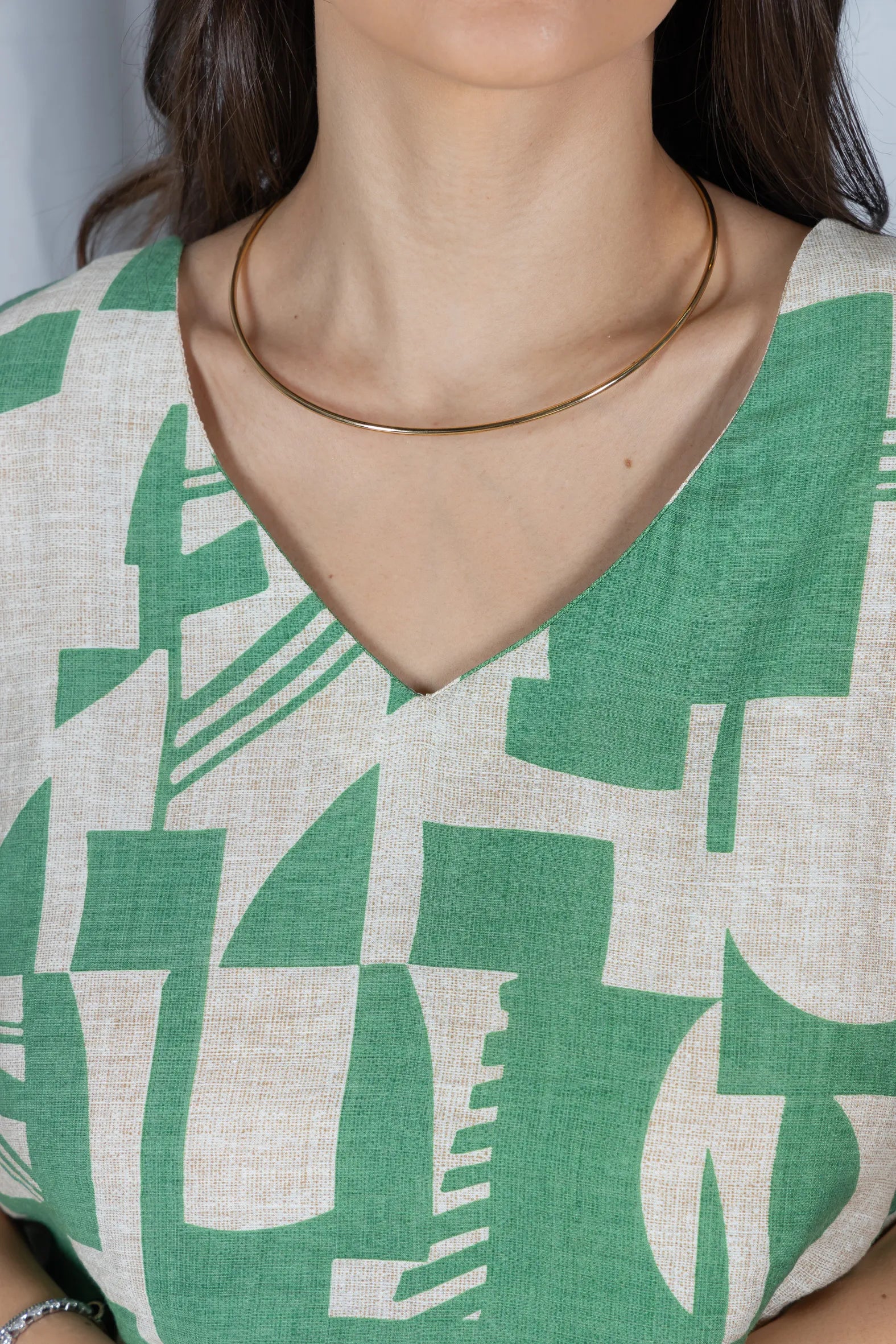 Blusa Estampada Leve com Decote "V" Mônica Verde