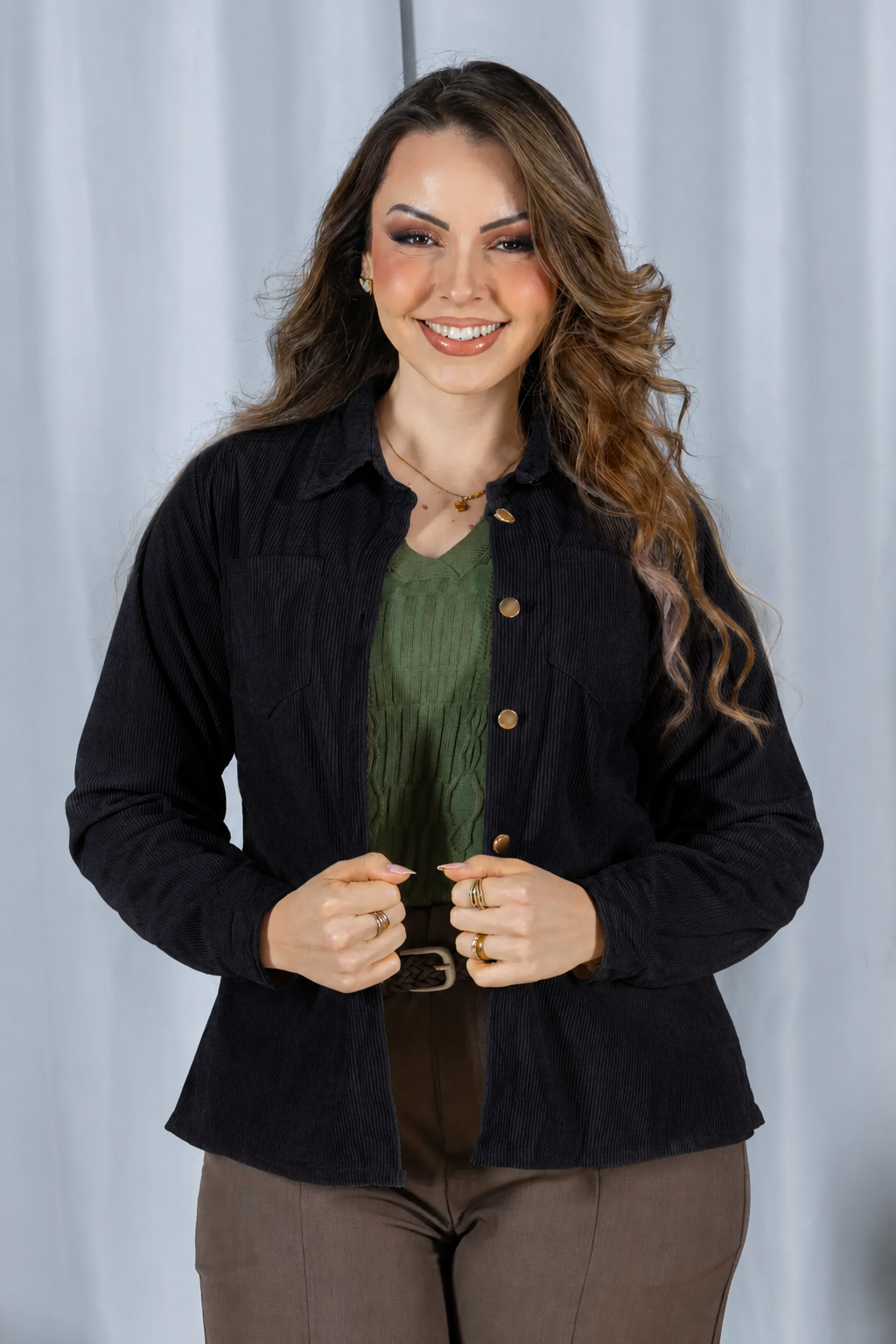 Camisa Cotelê com Bolsos Zoey Preta
