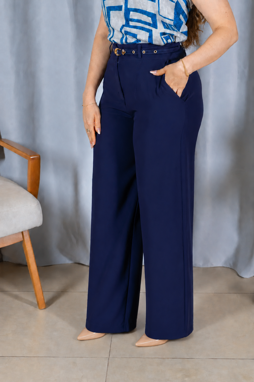 Calça Pantalona que Alonga a Silhueta Luiza Azul Marinho