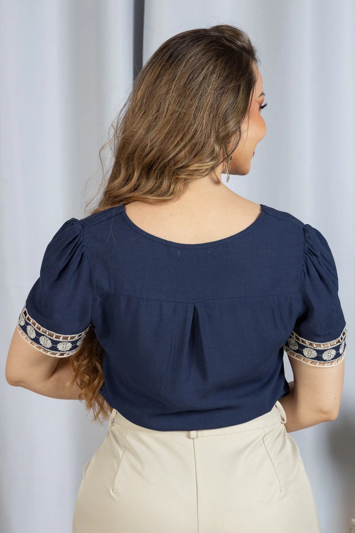 Blusa Manga Curta Em Viscose Bordado Entremeio Tamara Azul Marinho - adicional 8