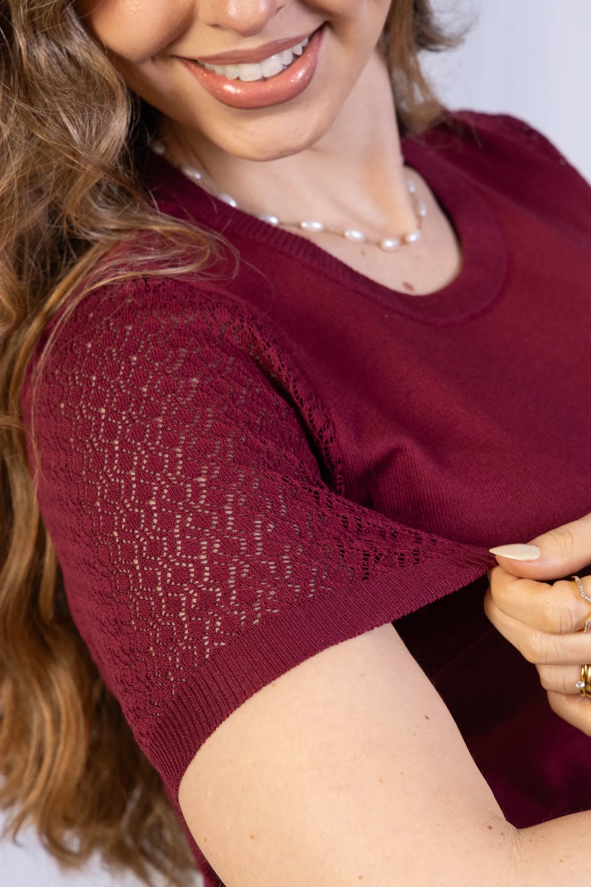 Blusa Manga Curta Modal Renda Efeito Crochê Jordana Marsala
