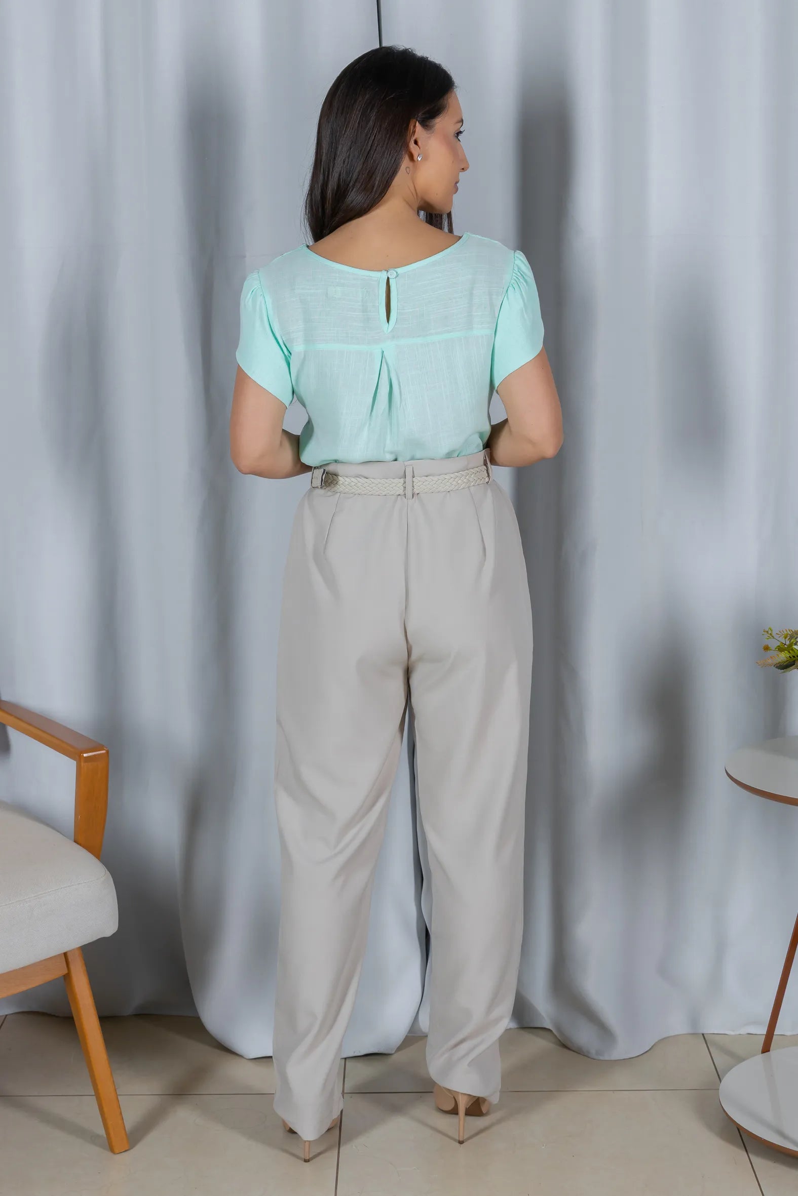 Blusa Manga Curta Transpassada com Bordado Delicado Selma Verde
