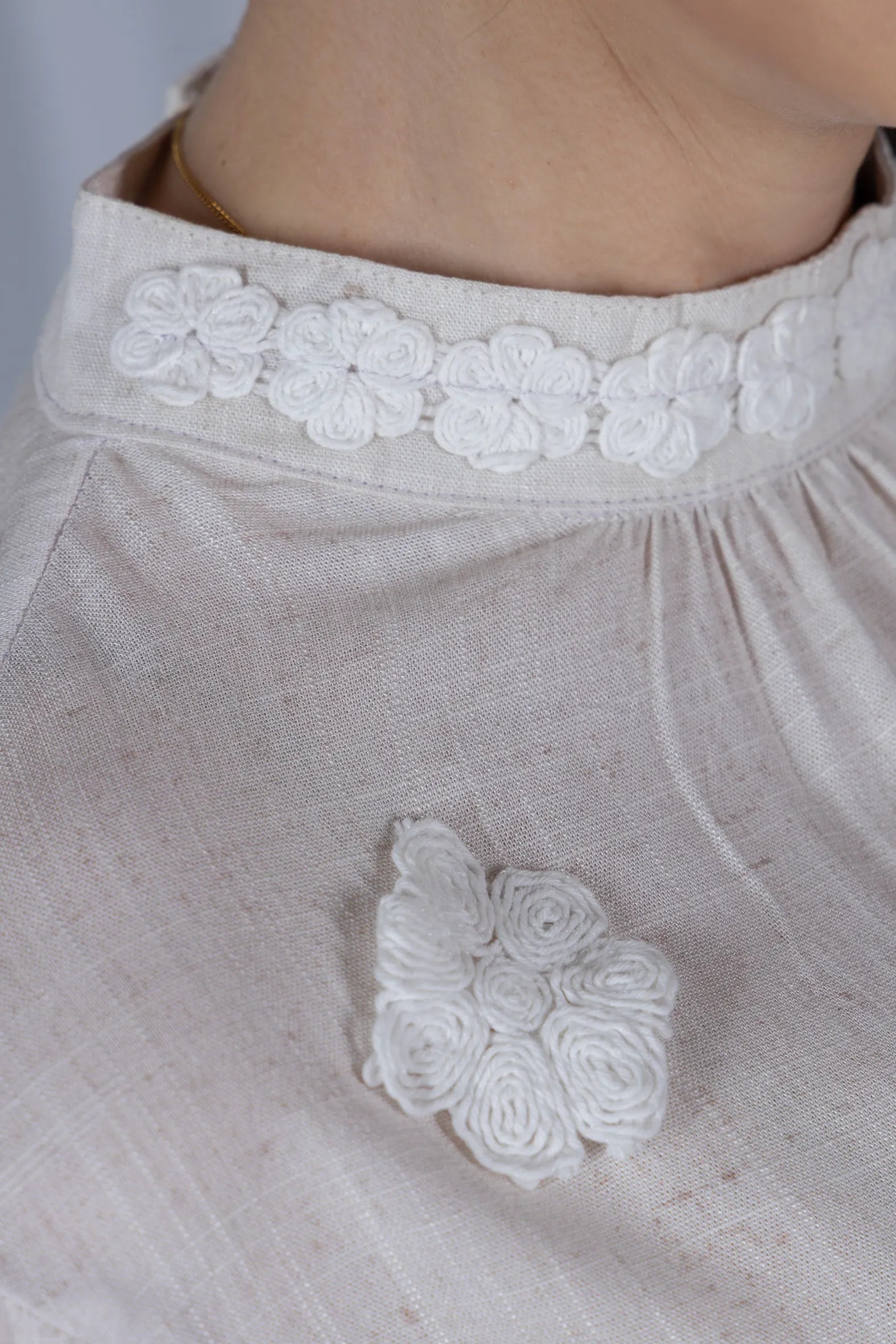 Blusa Manga Longa Visco-Linho com Bordado Floral Sonia Off White
