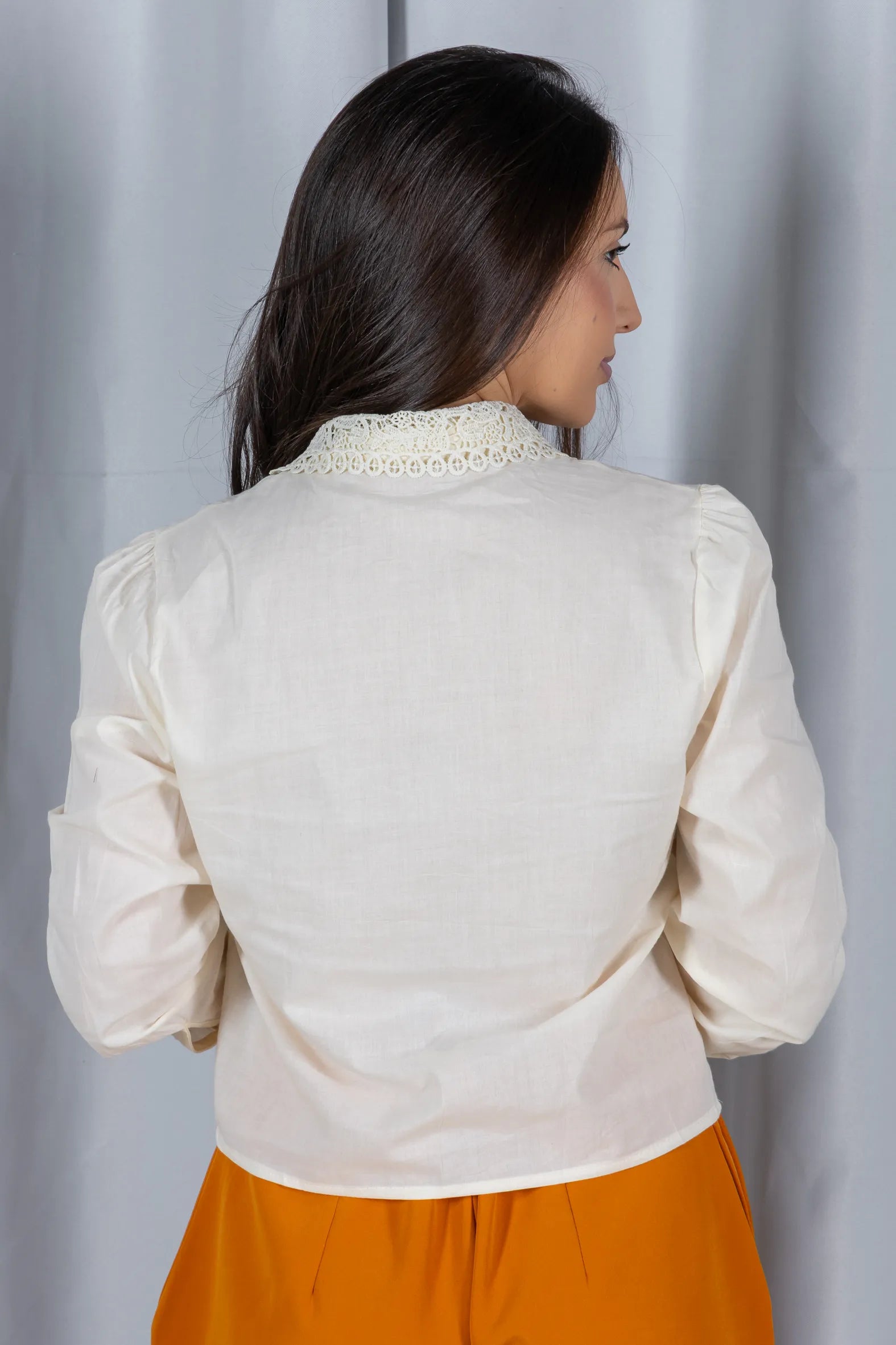 Camisa em Laise com Detalhes em Renda Marina Creme
