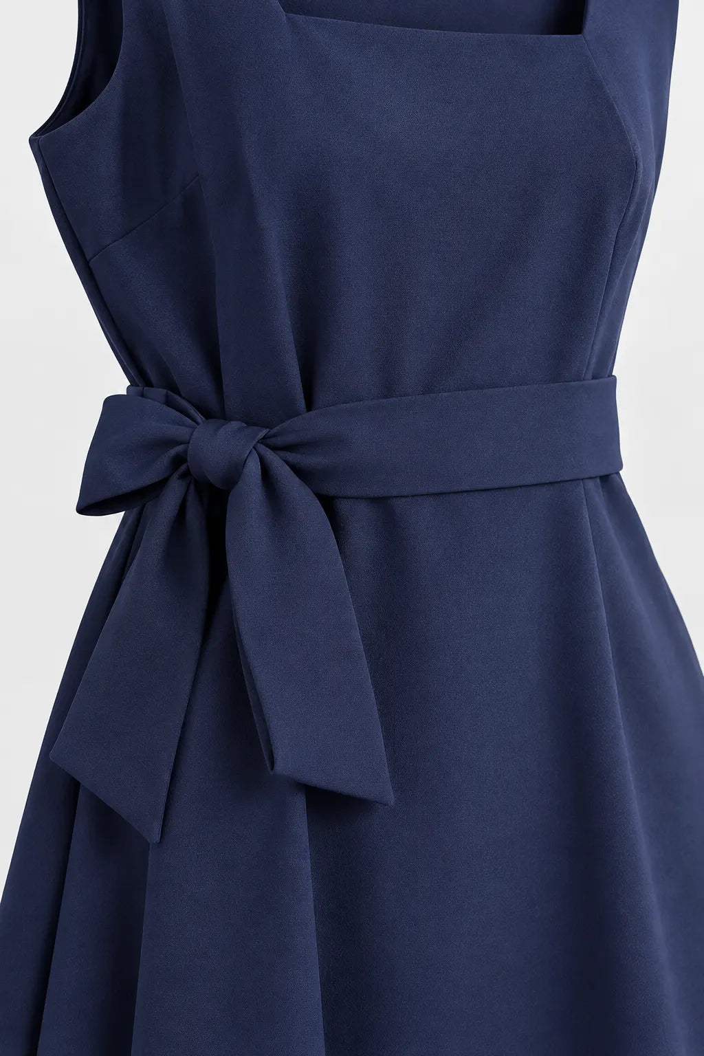 Vestido em Alfaiataria Decote Quadrado Malu Azul Marinho