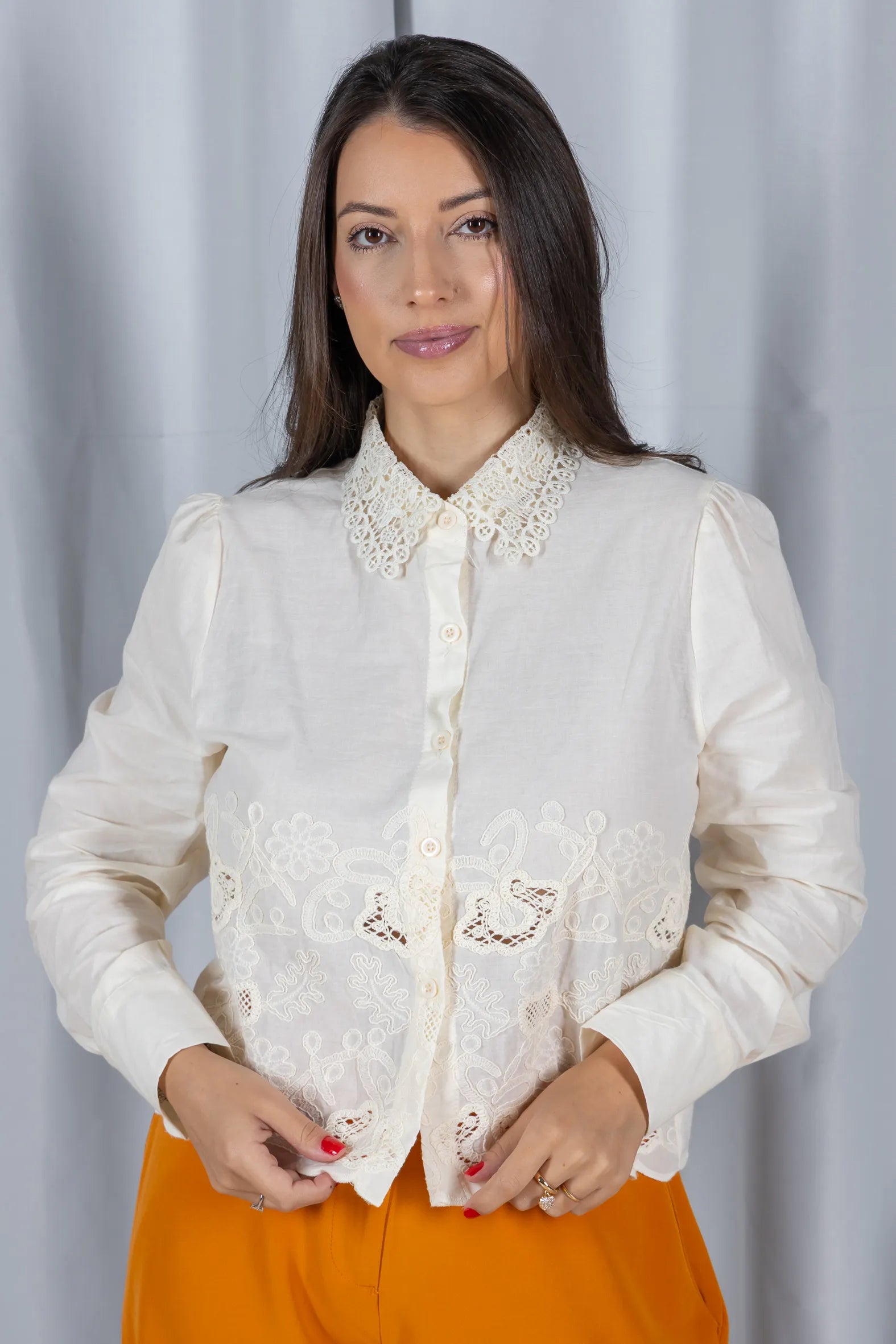 Camisa em Laise com Detalhes em Renda Marina Creme