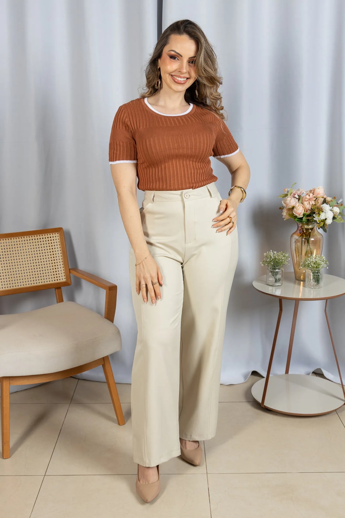 Blusa que Estica Detalhes Contrastantes Alessia Caramelo - frente