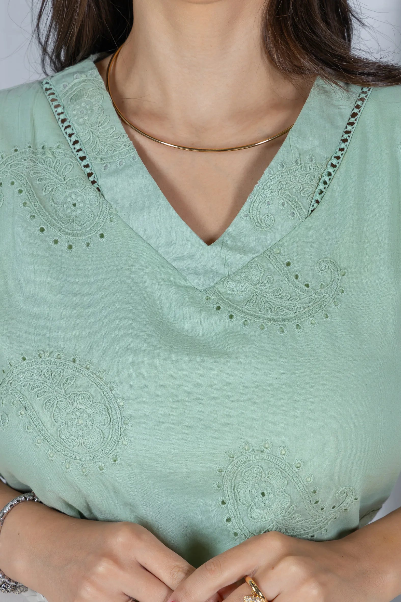 Blusa Laise com Decote V Emanuelle Verde - variação adicional 2