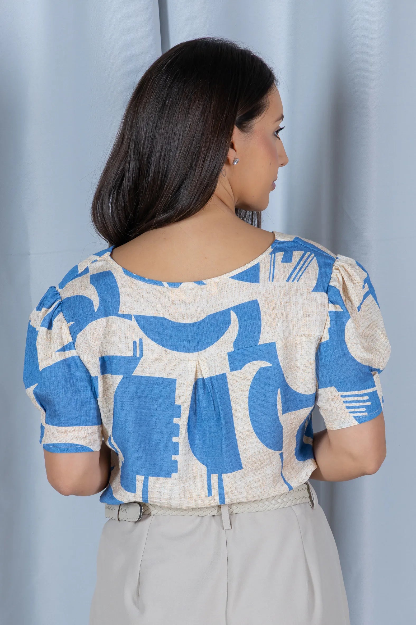 Blusa Estampada Leve com Decote "V" Mônica Azul