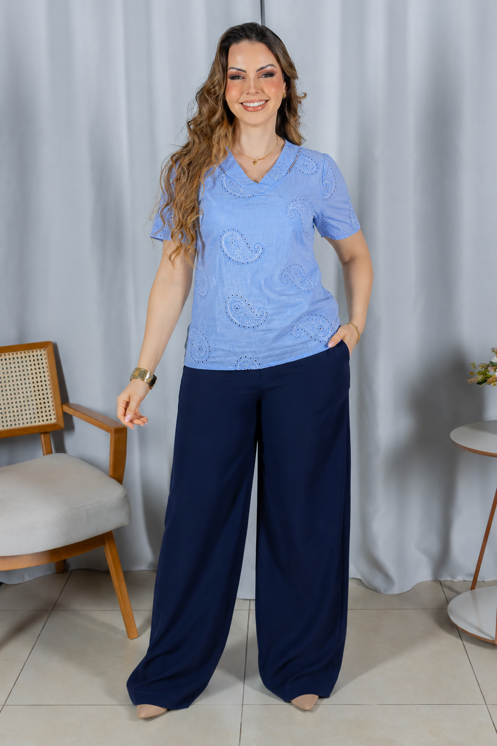 Blusa Laise com Decote V Emanuelle Azul - detalhe adicional