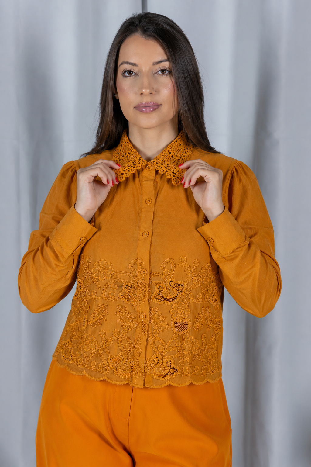 Camisa em Laise com Detalhes em Renda Marina Mostarda