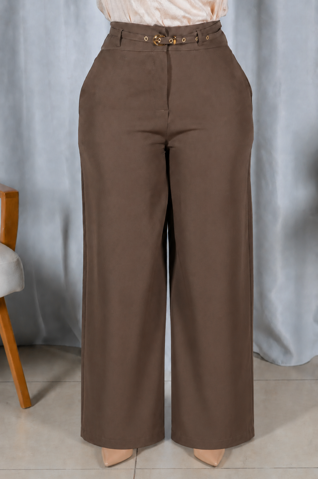 Calça Pantalona que Alonga a Silhueta Luiza Marrom Oliva