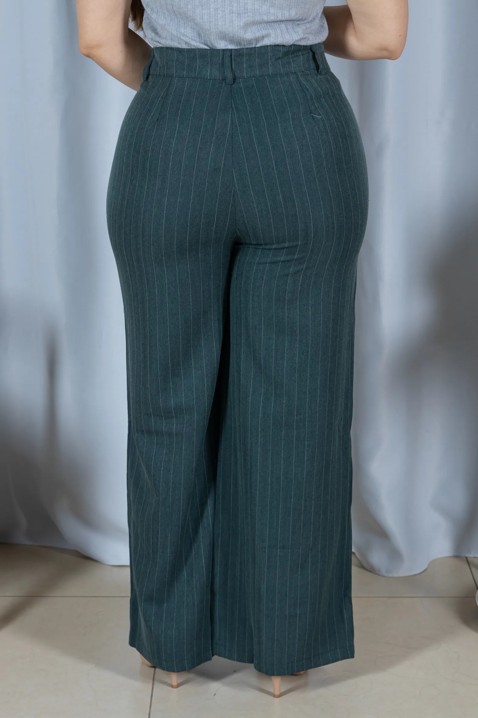 Calça Reta Elegante Risca de Giz Luara Verde Petróleo