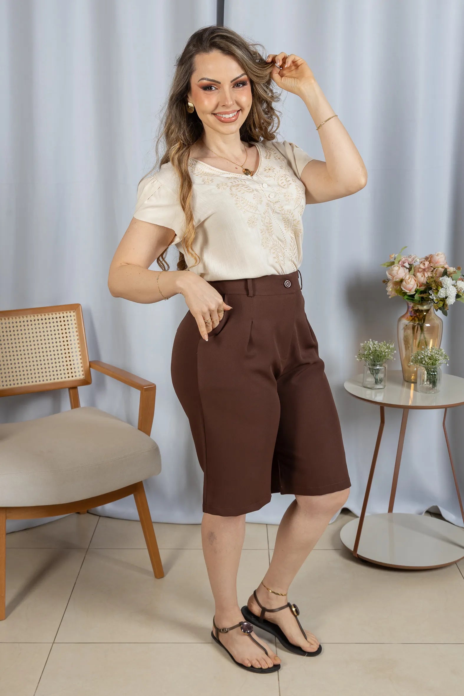 Blusa Manga Curta Transpassada Bordada Milena Creme - adicional 2