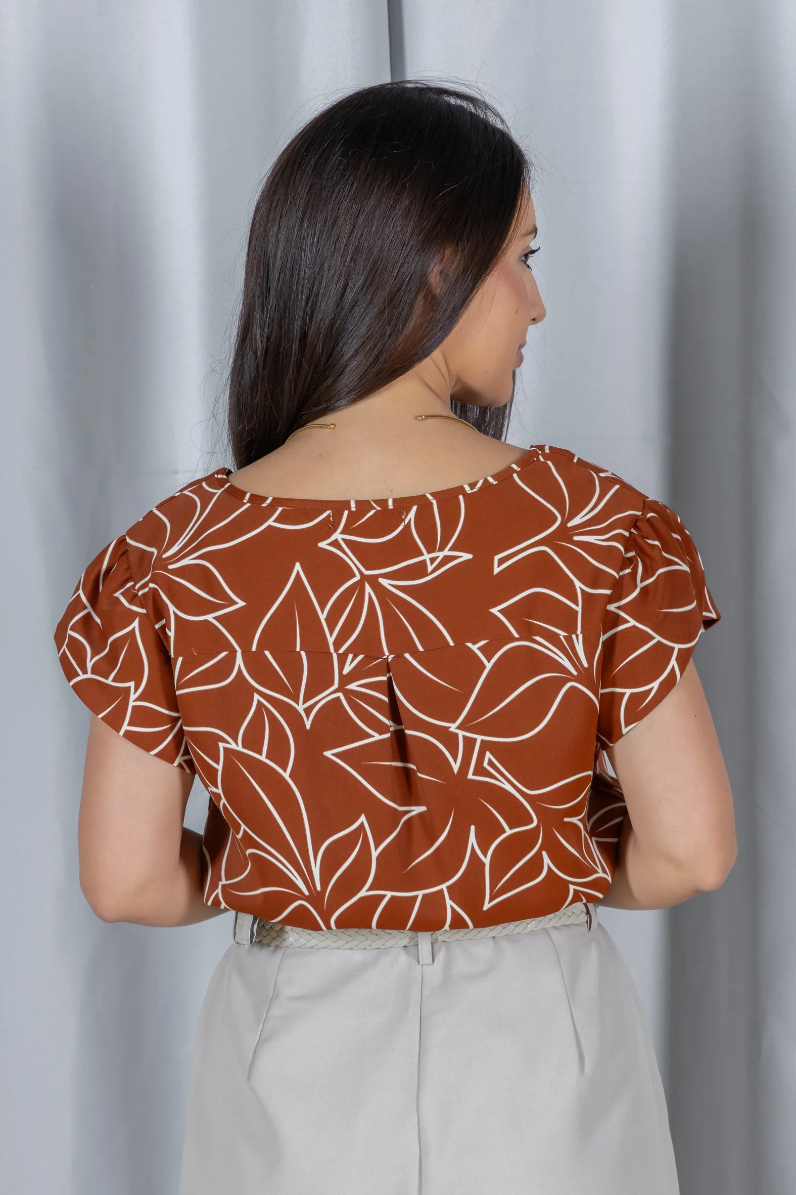 Blusa Estampada com Manga Transpassada Suelen Marrom - variação adicional 2
