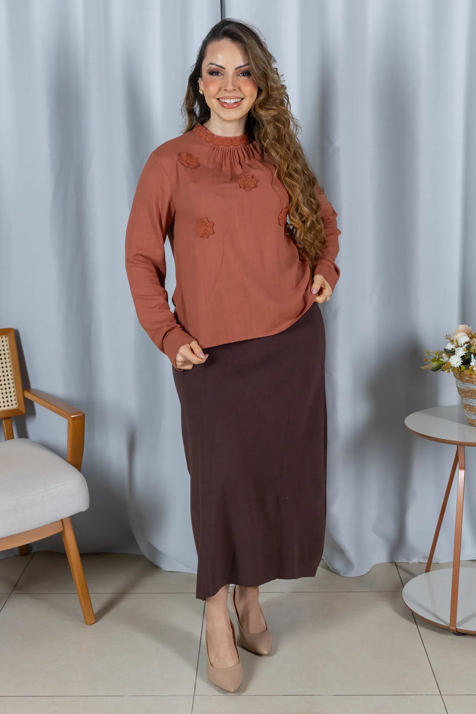 Blusa Manga Longa Visco-Linho com Bordado Floral Sonia Terracota