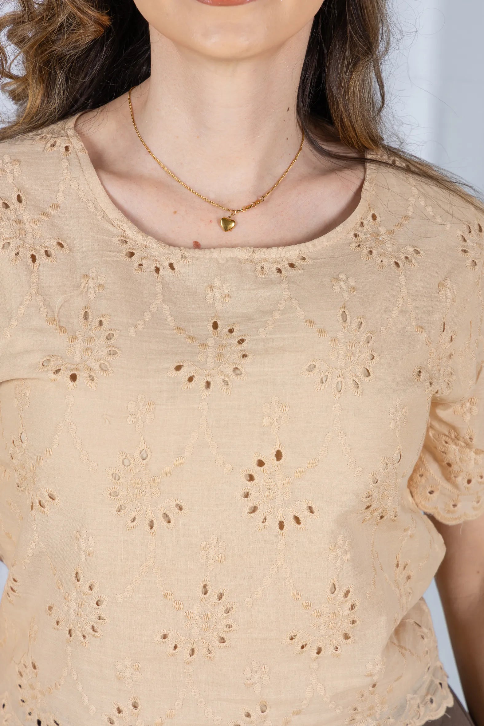 Blusa em Laise Fresca e Delicada Julia Bege