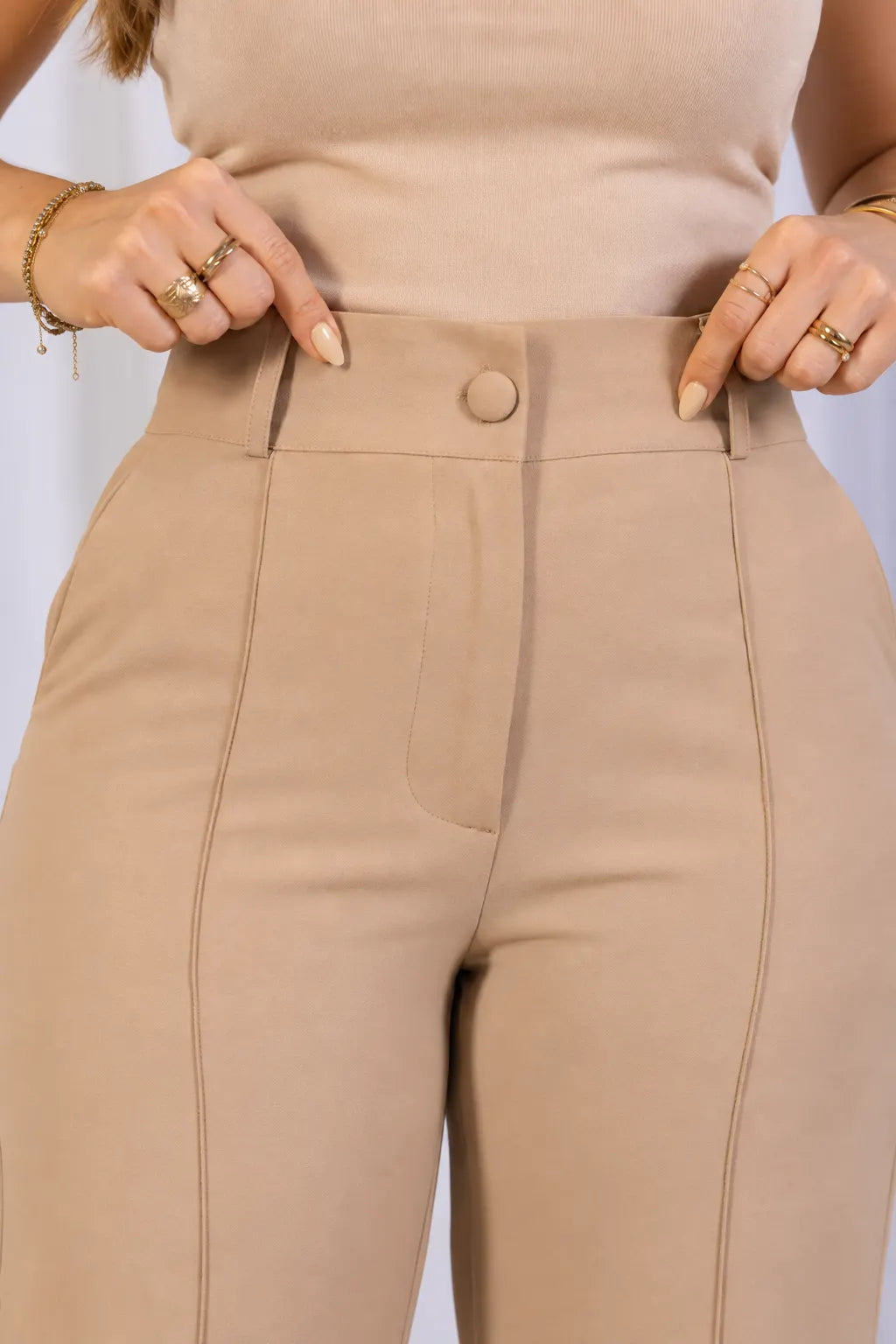 Calça Corte Reto em Crepe Confort Juliane Bege