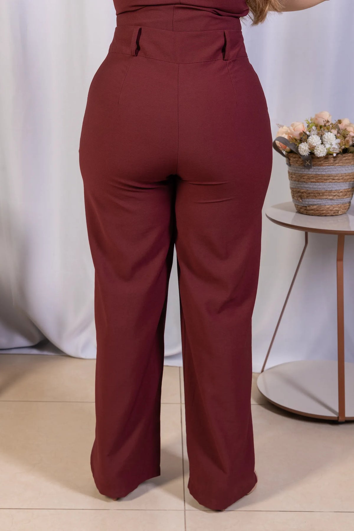 Calça Corte Reto em Crepe Confort Juliane Marsala