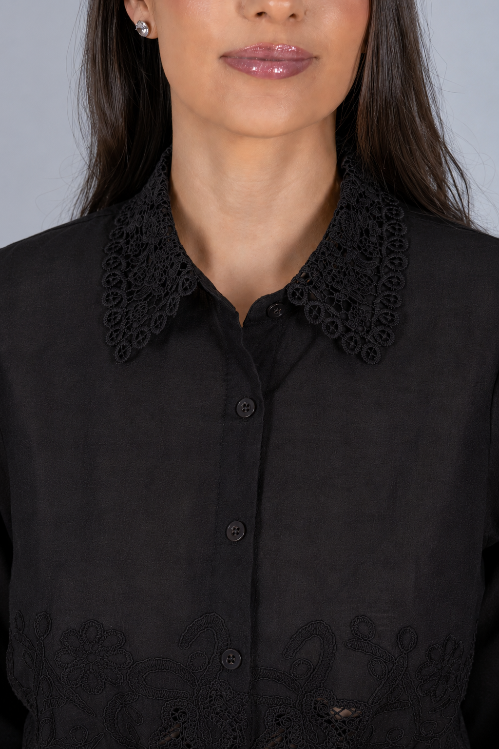 Camisa em Laise com Detalhes em Renda Marina Preta